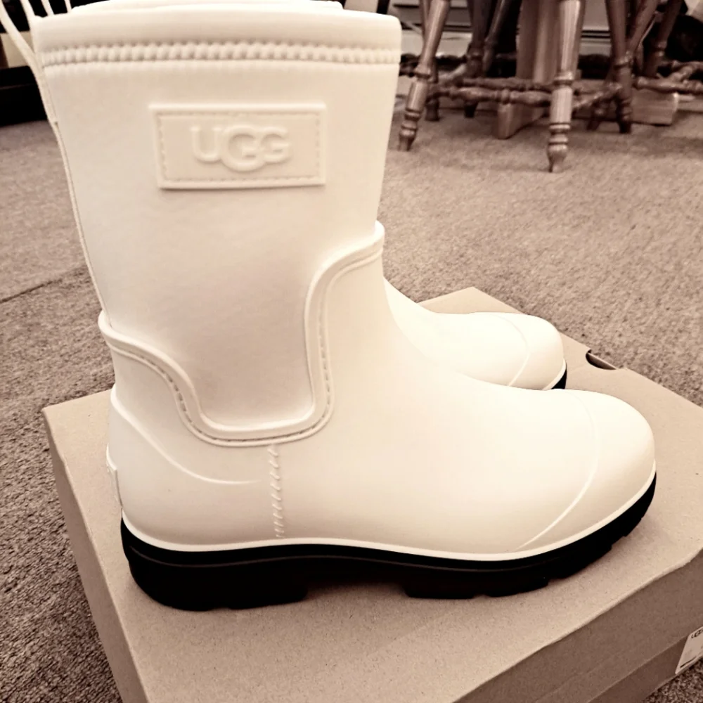 UGG® Women's  Droplet Mid Insulated All Weather Waterproof Boots in White Size